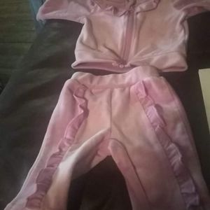 Newborn velevet outfit never worn and 6x nikie